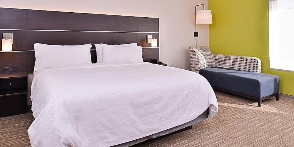 Holiday Inn Express & Suites - Brighton By Ihg Exterior foto