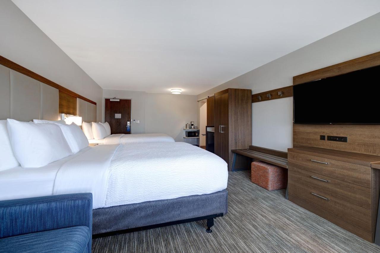 Holiday Inn Express & Suites - Brighton By Ihg Exterior foto